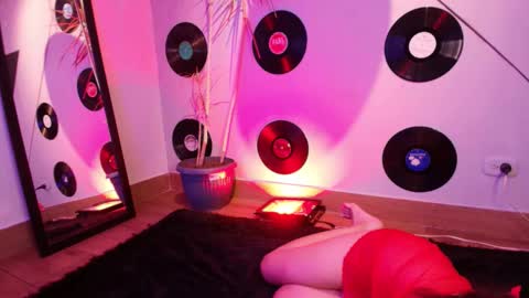 Snapshot of goddessjulieta chatting on October 27, 6:45 pm Julieta online show from October 27, 6:45 pm