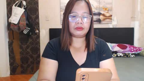 Snapshot of goddessmomx chatting on January 13, 4:28 am lindsay online show from January 13, 4:28 am
