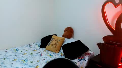  Naih Reyes online show from December 16, 1:42 am