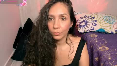 Snapshot of goddessnahi chatting on June 5, 6:52 am Naih Reyes online show from June 5, 6:52 am