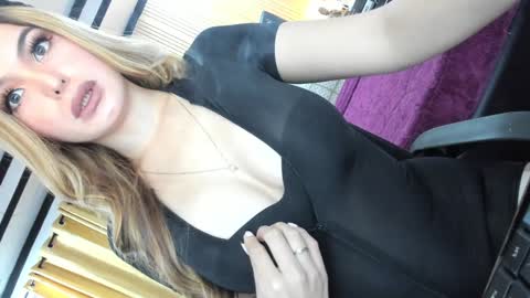 Snapshot of goddessofangel chatting on January 13, 5:12 am angel online show from January 13, 5:12 am