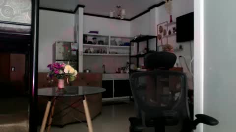 Snapshot of goddessofbigcock chatting on December 16, 2:36 am Eva online show from December 16, 2:36 am