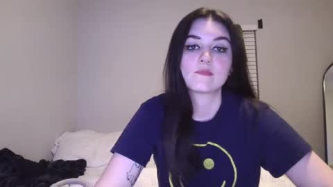 Snapshot of goddessshadowraven chatting on December 4, 11:02 pm Goddess Raven online show from December 4, 11:02 pm