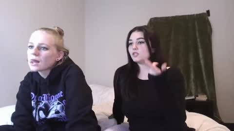 Snapshot of goddessshadowraven chatting on December 7, 4:25 pm Goddess Raven online show from December 7, 4:25 pm