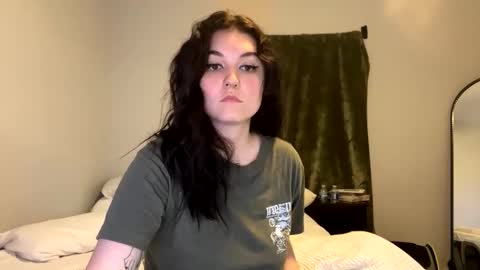 Snapshot of goddessshadowraven chatting on December 10, 9:54 pm Goddess Raven online show from December 10, 9:54 pm