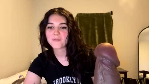 Snapshot of goddessshadowraven chatting on December 13, 10:13 pm Goddess Raven online show from December 13, 10:13 pm