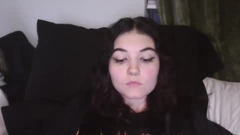 Snapshot of goddessshadowraven chatting on December 16, 12:59 am Goddess Raven online show from December 16, 12:59 am