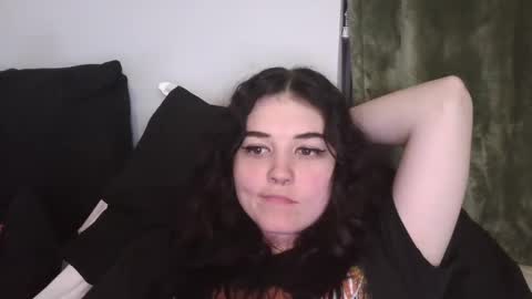 Snapshot of goddessshadowraven chatting on December 17, 2:44 am Goddess Raven online show from December 17, 2:44 am