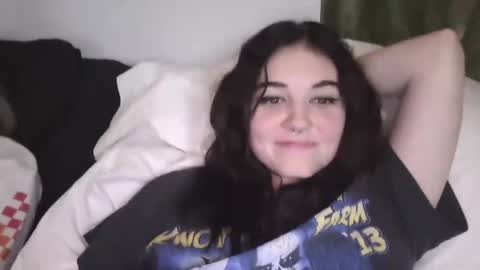 Snapshot of goddessshadowraven chatting on December 18, 1:59 am Goddess Raven online show from December 18, 1:59 am