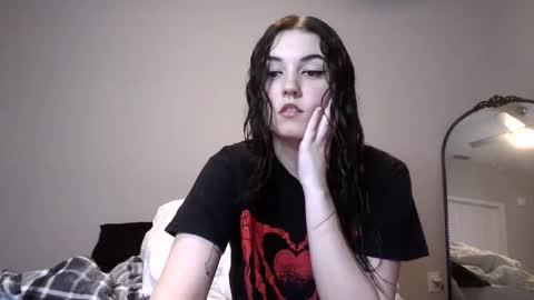 Snapshot of goddessshadowraven chatting on January 8, 1:32 am Goddess Raven online show from January 8, 1:32 am