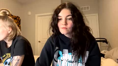 Snapshot of goddessshadowraven chatting on January 26, 1:31 am Goddess Raven online show from January 26, 1:31 am