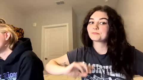 Snapshot of goddessshadowraven chatting on January 28, 1:18 am Goddess Raven online show from January 28, 1:18 am