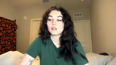 Snapshot of goddessshadowraven chatting on February 1, 12:07 am Goddess Raven online show from February 1, 12:07 am