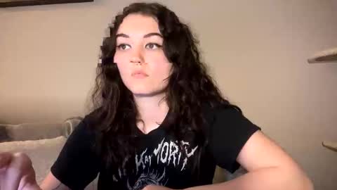 Snapshot of goddessshadowraven chatting on March 2, 1:15 am Goddess Raven online show from March 2, 1:15 am