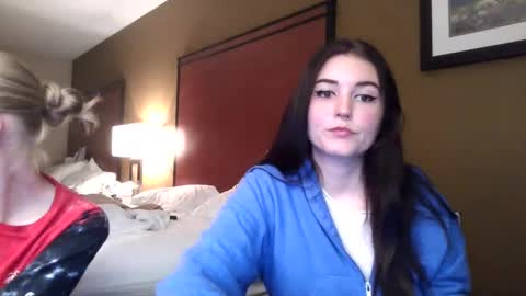 Snapshot of goddessshadowraven chatting on October 6, 4:43 am Goddess Raven online show from October 6, 4:43 am