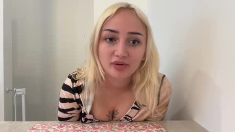 goddesstrina4 online show from April 24, 8:06 am