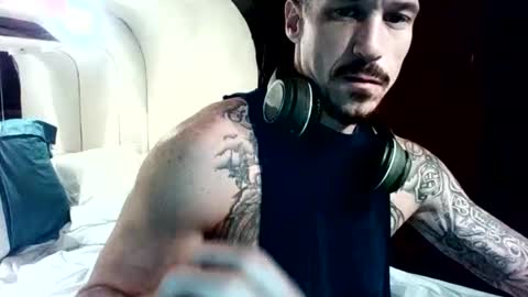 Snapshot of goinwild8900 chatting on December 11, 9:41 am goinwild8900 online show from December 11, 9:41 am