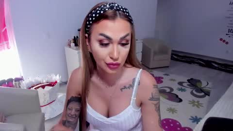 Nicole.. online show from February 26, 8:59 am