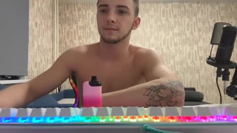 Golden boyyy21 online show from February 20, 5:51 pm