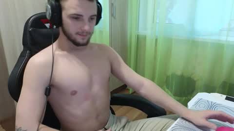 Snapshot of golden_boyyy21 chatting on November 27, 7:21 am Golden boyyy21 online show from November 27, 7:21 am