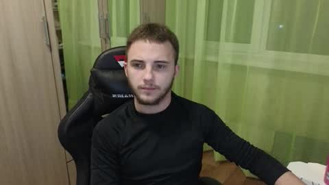 Snapshot of golden_boyyy21 chatting on December 1, 8:14 pm Golden boyyy21 online show from December 1, 8:14 pm