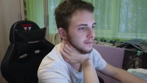 Snapshot of golden_boyyy21 chatting on December 17, 11:49 am Golden boyyy21 online show from December 17, 11:49 am