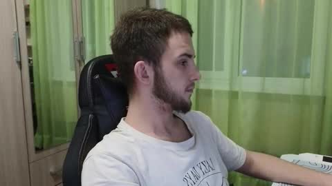 Snapshot of golden_boyyy21 chatting on December 19, 5:36 am Golden boyyy21 online show from December 19, 5:36 am