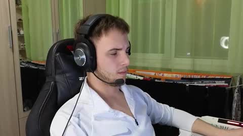 Golden boyyy21 online show from January 8, 8:33 pm