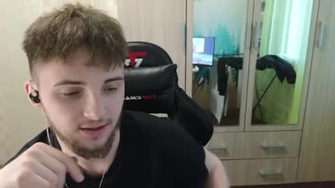 Golden boyyy21 online show from April 21, 4:01 pm