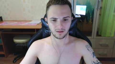 Snapshot of golden_boyyy21 chatting on June 2, 12:45 am Golden boyyy21 online show from June 2, 12:45 am
