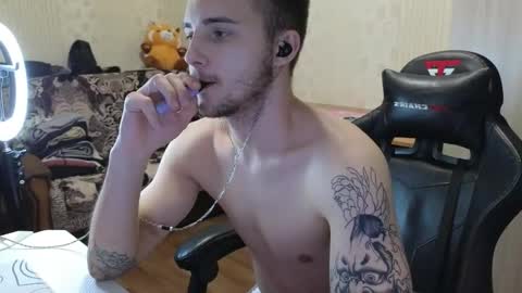 Snapshot of golden_boyyy21 chatting on June 5, 9:31 pm Golden boyyy21 online show from June 5, 9:31 pm