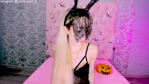 Snapshot of golden_girl__ chatting on October 27, 1:53 am golden girl online show from October 27, 1:53 am