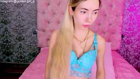 Snapshot of golden_girl__ chatting on November 19, 1:49 am golden girl online show from November 19, 1:49 am