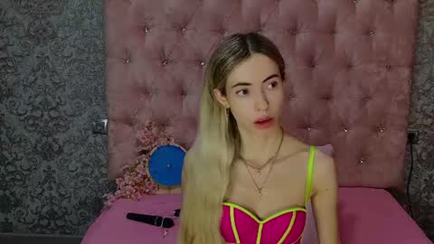 Snapshot of golden_girl__ chatting on July 7, 1:52 am golden girl online show from July 7, 1:52 am