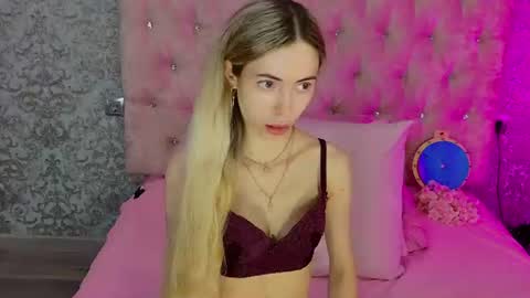Snapshot of golden_girl__ chatting on July 19, 1:53 am golden girl online show from July 19, 1:53 am