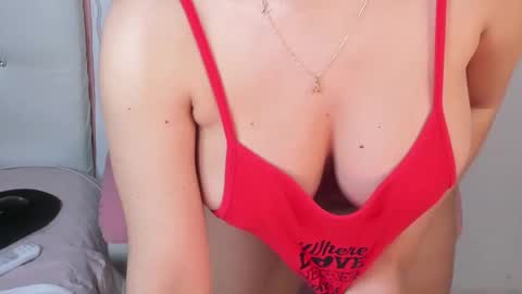 golden_issy online show from January 9, 1:30 am