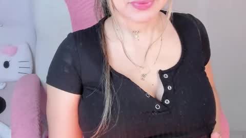 Snapshot of golden_issy chatting on April 25, 2:47 am golden_issy online show from April 25, 2:47 am