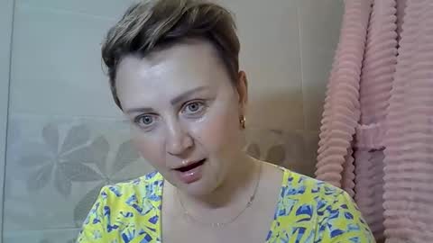 Snapshot of golden_kessie chatting on May 18, 8:03 pm golden_kessie online show from May 18, 8:03 pm