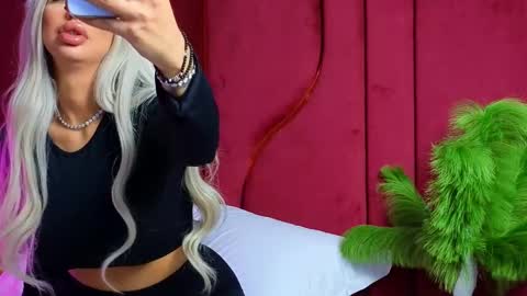 Snapshot of goldenamberx chatting on February 28, 5:37 am GoldenAmberX online show from February 28, 5:37 am