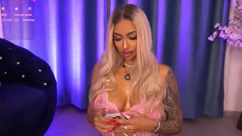 Snapshot of goldenamberx chatting on December 1, 6:18 am GoldenAmberX online show from December 1, 6:18 am