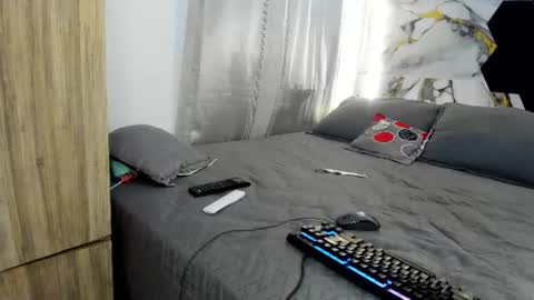 Snapshot of goldendesirexx_ chatting on June 28, 6:47 pm Golden online show from June 28, 6:47 pm