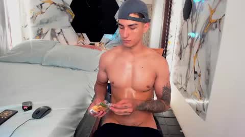 Snapshot of goldendesirexx_ chatting on July 8, 6:45 pm Golden online show from July 8, 6:45 pm