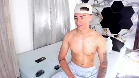 Snapshot of goldendesirexx_ chatting on July 30, 7:02 pm Golden online show from July 30, 7:02 pm