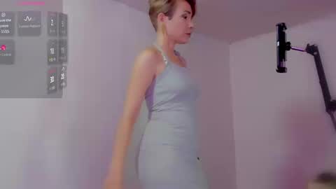 Snapshot of goldengirlrose chatting on September 12, 10:10 pm goldenrosa online show from September 12, 10:10 pm