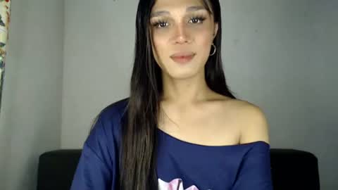 Snapshot of goldenlily69 chatting on July 17, 5:25 am Lily is Gold online show from July 17, 5:25 am
