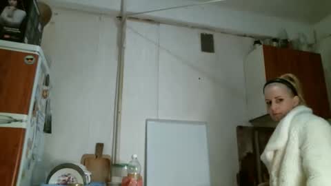 Snapshot of goldenworld_bi_car chatting on November 18, 4:33 pm Christie online show from November 18, 4:33 pm