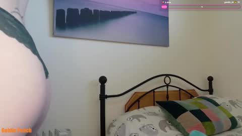 Snapshot of goldie_peach chatting on September 24, 12:30 pm Goldie online show from September 24, 12:30 pm