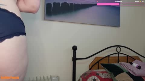 Snapshot of goldie_peach chatting on October 7, 12:35 pm Goldie online show from October 7, 12:35 pm