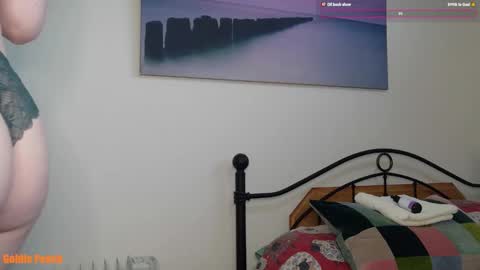 Snapshot of goldie_peach chatting on October 15, 12:38 pm Goldie online show from October 15, 12:38 pm