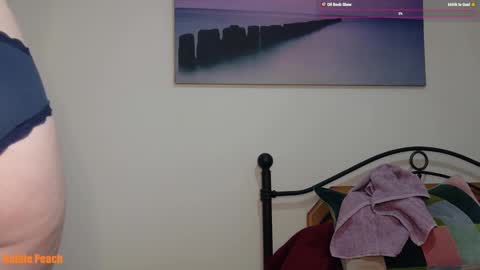 Snapshot of goldie_peach chatting on December 5, 3:09 pm Goldie online show from December 5, 3:09 pm